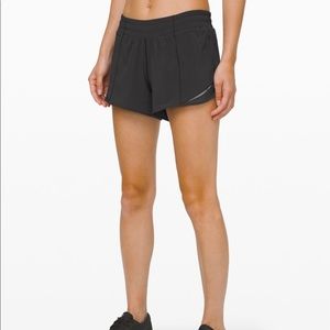 Lululemon Hotty Hot Low Rise Short 4"